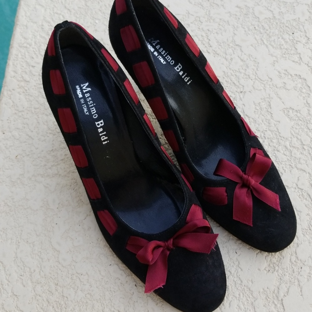 Black suede Italian made pumps